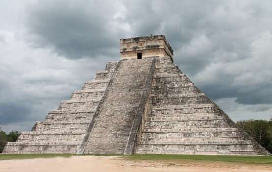 AZTECAS E MAYAS COM CANCUN